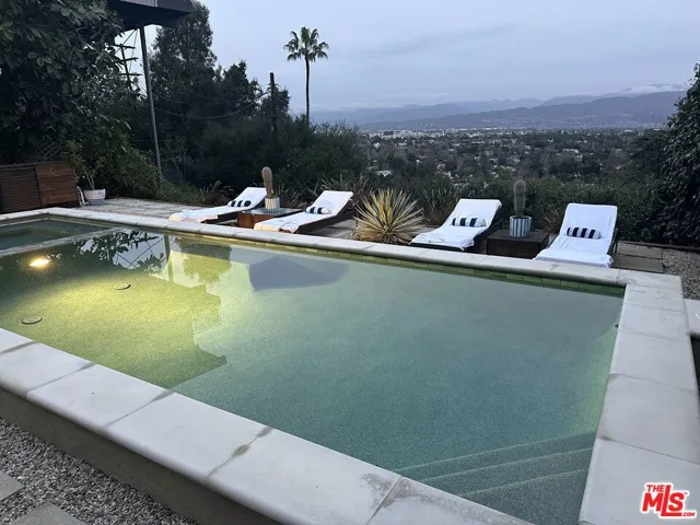 Saltwater Pool+10 person spa