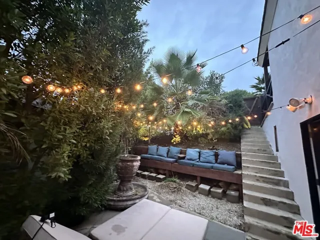 11661 Laurelwood Drive, Studio City, California 91604