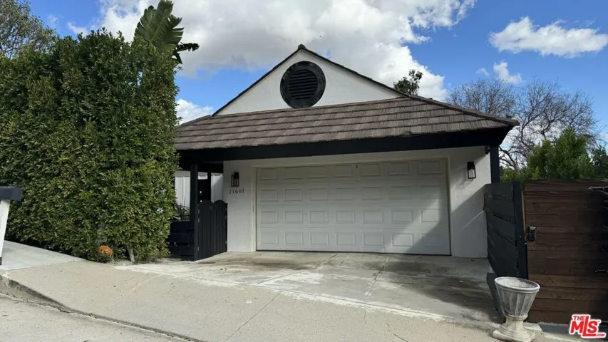 11661 Laurelwood Drive, Studio City, California 91604