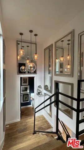 11661 Laurelwood Drive, Studio City, California 91604
