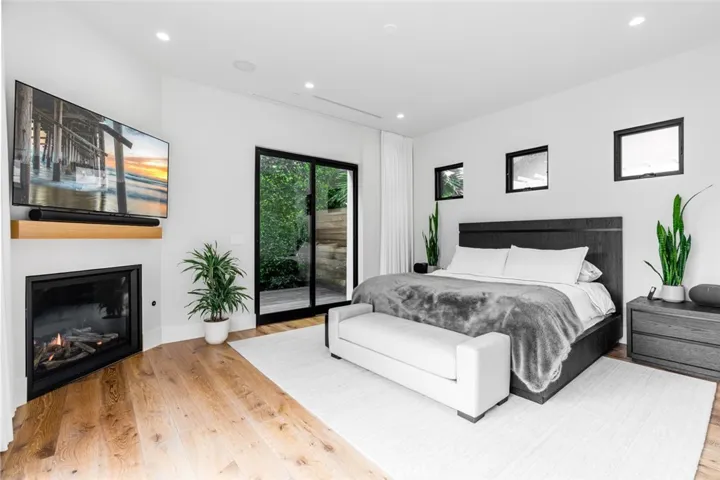 2325 East 16th Street, Newport Beach, California 92663