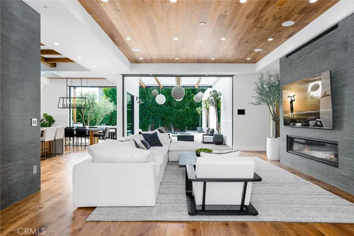 2325 East 16th Street, Newport Beach, California 92663