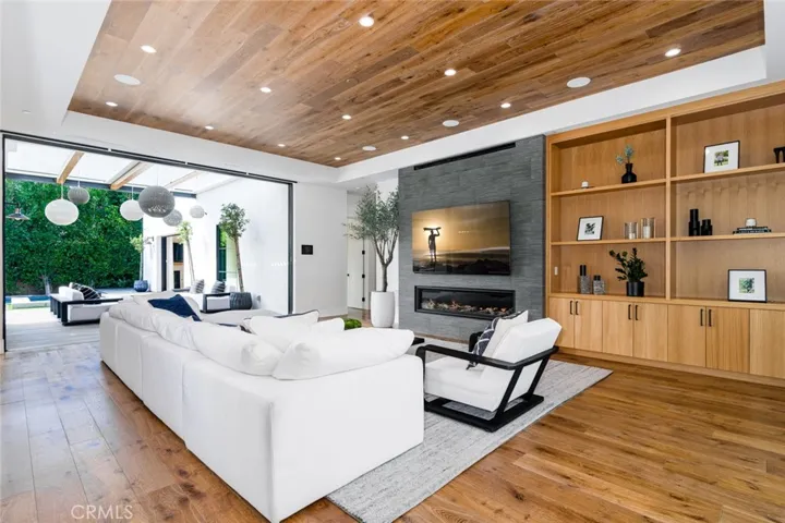2325 East 16th Street, Newport Beach, California 92663