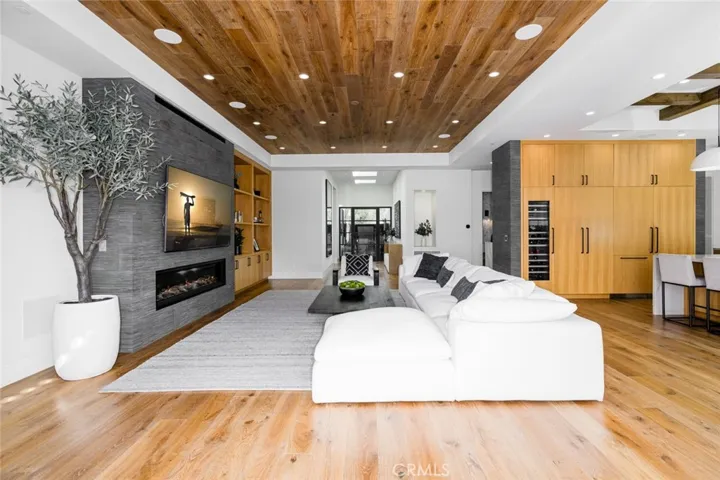 2325 East 16th Street, Newport Beach, California 92663