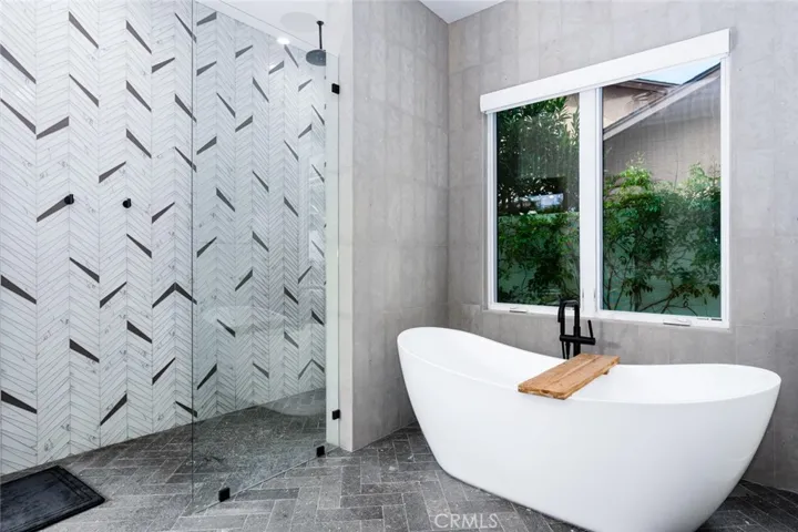 2325 East 16th Street, Newport Beach, California 92663