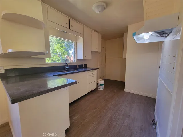 back unit kitchen