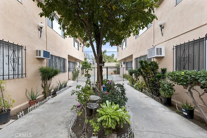 6850 Morella Avenue 7, North Hollywood, California 91605