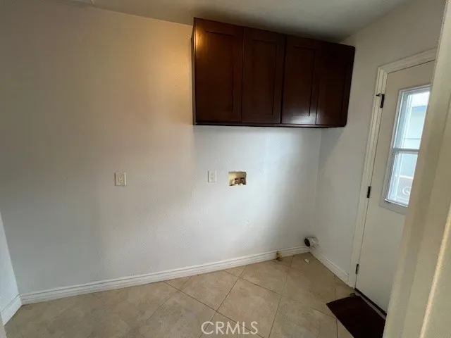 Laundry room conviniently next to the kitchen