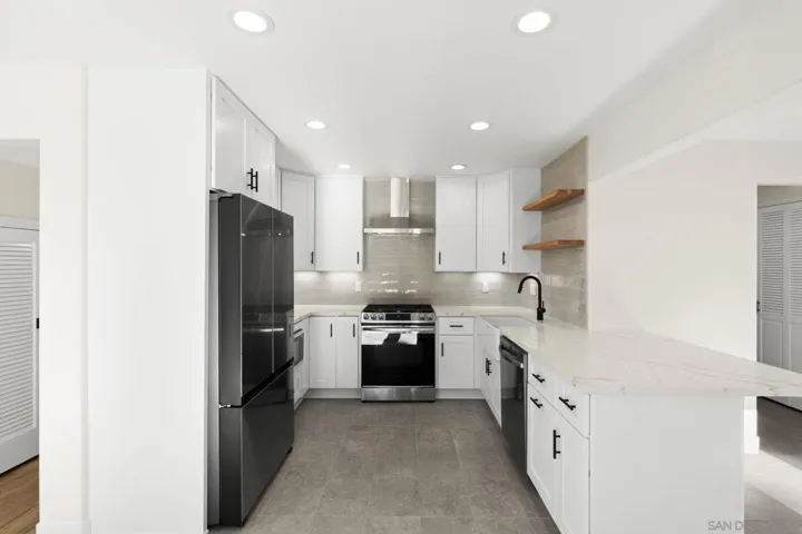 725 Coast Boulevard S, La Jolla, California 92037