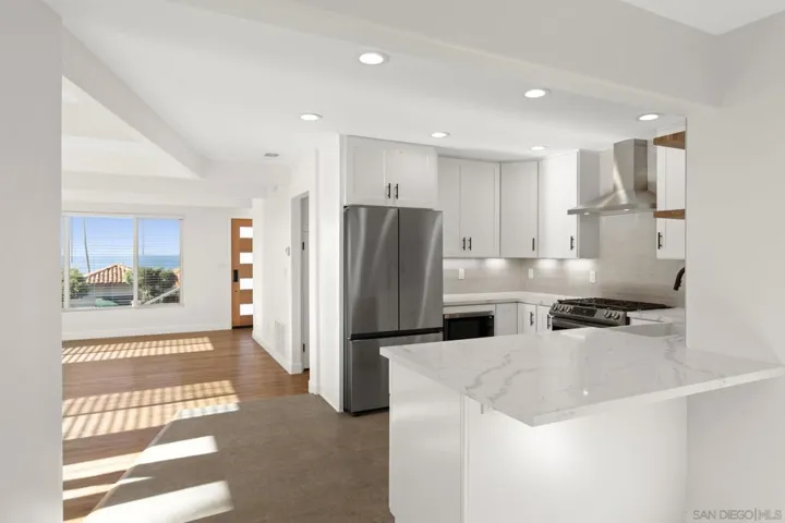 725 Coast Boulevard S, La Jolla, California 92037