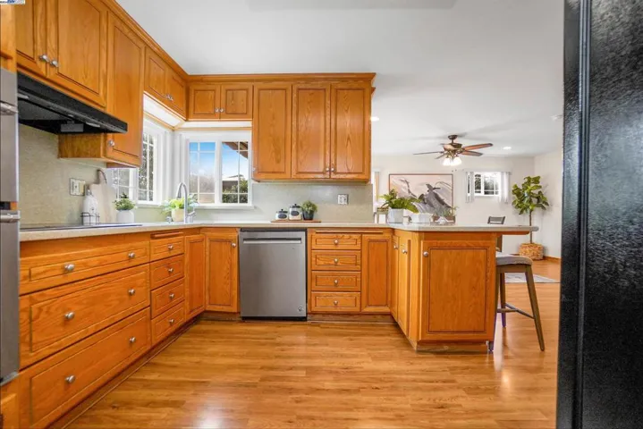26991 Gading Rd, Hayward, California 94544