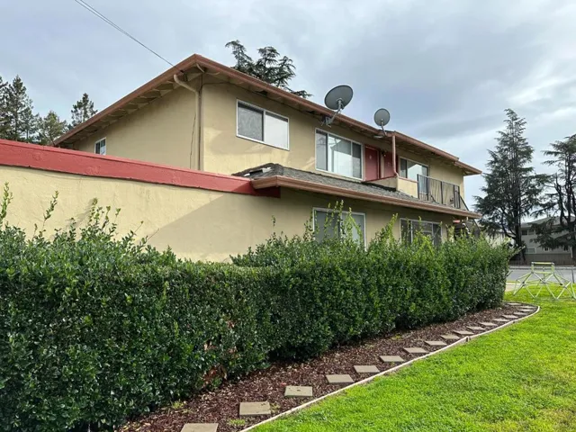 1053 W Hamilton Avenue, Campbell, California 95008