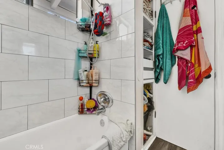 6828 Morella Avenue, North Hollywood, California 91605