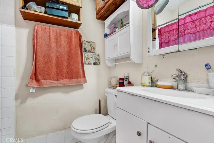 6828 Morella Avenue, North Hollywood, California 91605