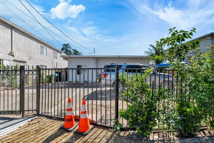6828 Morella Avenue, North Hollywood, California 91605