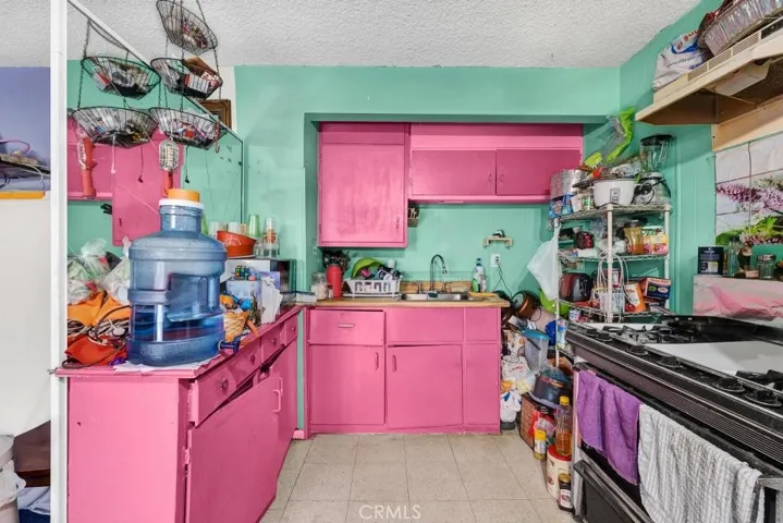 6828 Morella Avenue, North Hollywood, California 91605