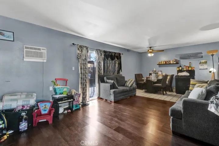 6828 Morella Avenue, North Hollywood, California 91605