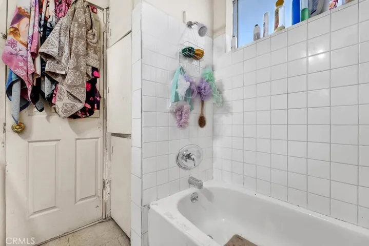 6828 Morella Avenue, North Hollywood, California 91605