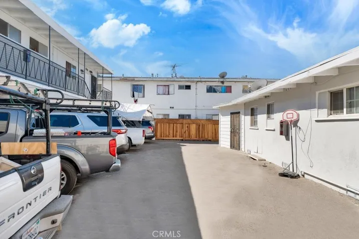6828 Morella Avenue, North Hollywood, California 91605
