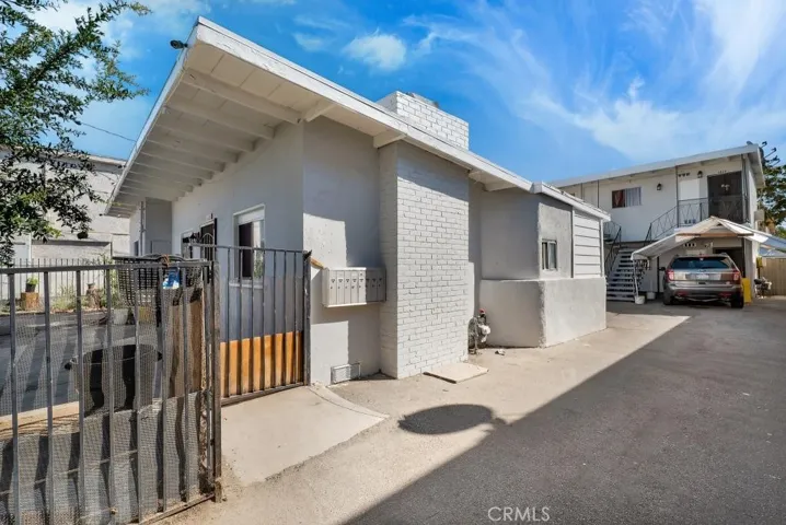 6828 Morella Avenue, North Hollywood, California 91605
