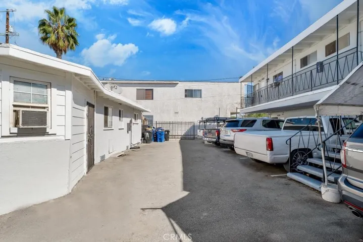6828 Morella Avenue, North Hollywood, California 91605