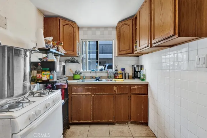 6828 Morella Avenue, North Hollywood, California 91605