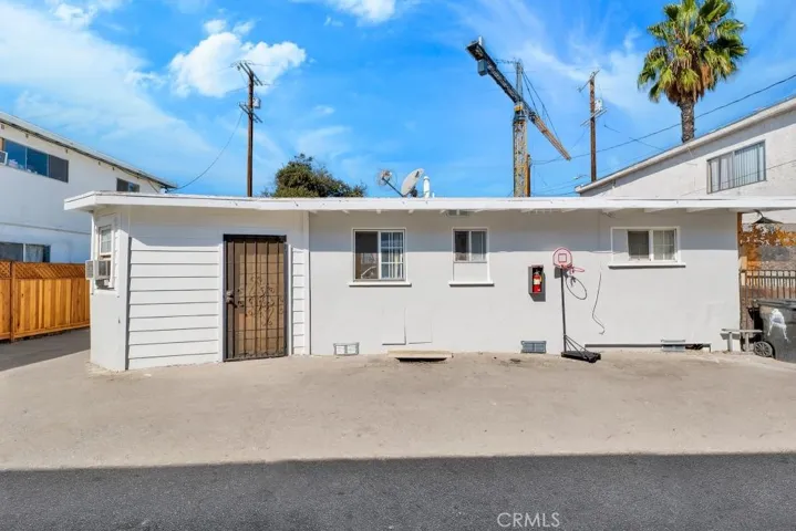 6828 Morella Avenue, North Hollywood, California 91605