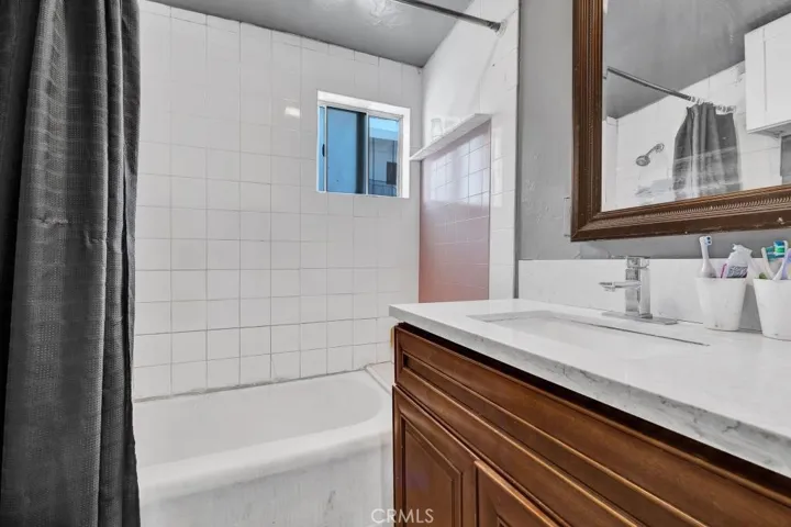 6828 Morella Avenue, North Hollywood, California 91605