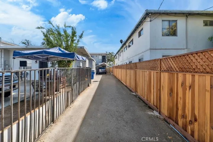 6828 Morella Avenue, North Hollywood, California 91605