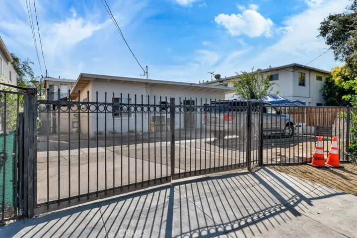 6828 Morella Avenue, North Hollywood, California 91605