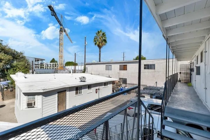 6828 Morella Avenue, North Hollywood, California 91605