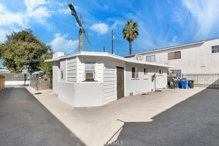 6828 Morella Avenue, North Hollywood, California 91605