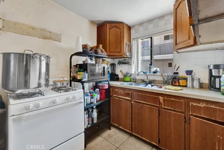 6828 Morella Avenue, North Hollywood, California 91605