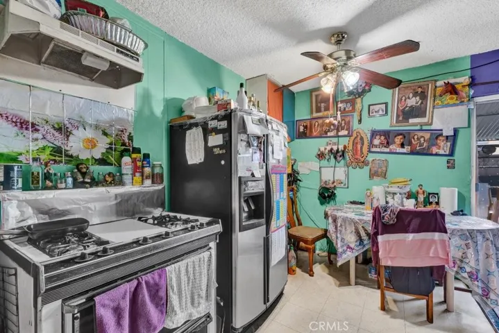 6828 Morella Avenue, North Hollywood, California 91605