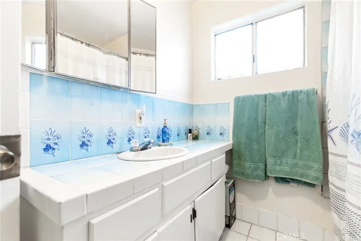 715 W 104th Place, Los Angeles, California 90044