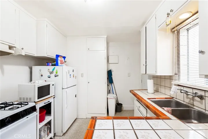 715 W 104th Place, Los Angeles, California 90044