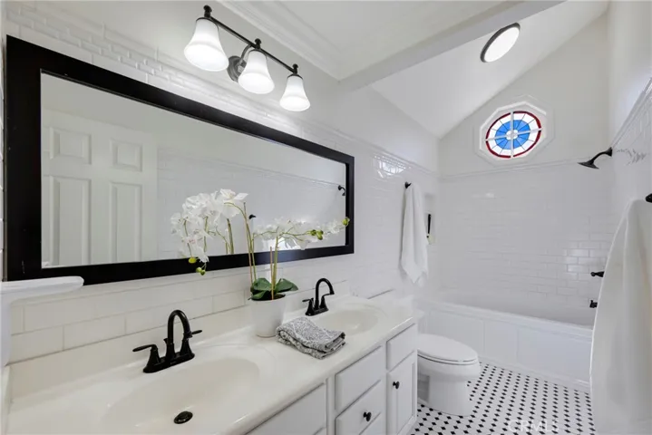 560 S Weymouth Court, Anaheim Hills, California 92807