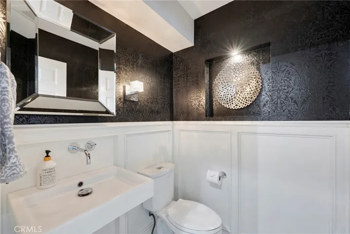 560 S Weymouth Court, Anaheim Hills, California 92807