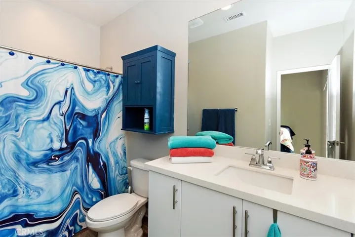 Second bedroom ensuite bathroom