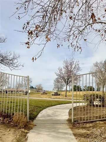 Access to Brentwood Park just a few steps away