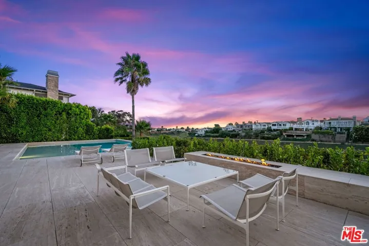 623 Alma Real Drive, Pacific Palisades, California 90272