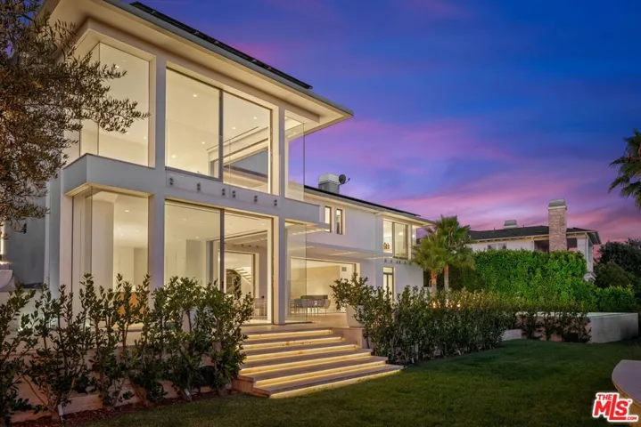 623 Alma Real Drive, Pacific Palisades, California 90272