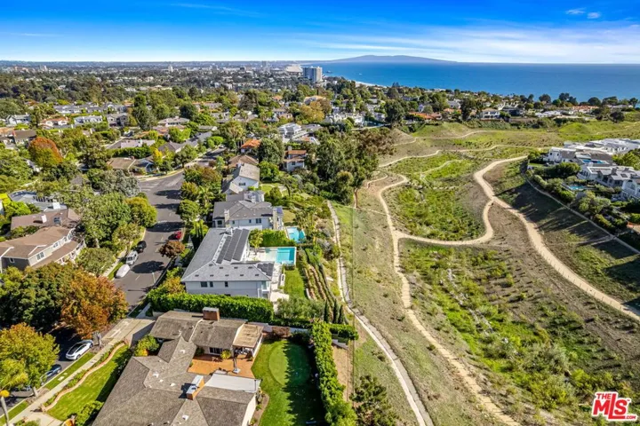 623 Alma Real Drive, Pacific Palisades, California 90272