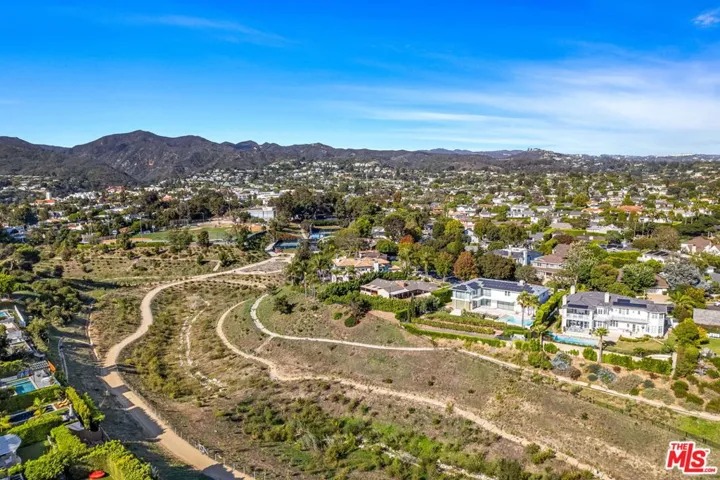 623 Alma Real Drive, Pacific Palisades, California 90272