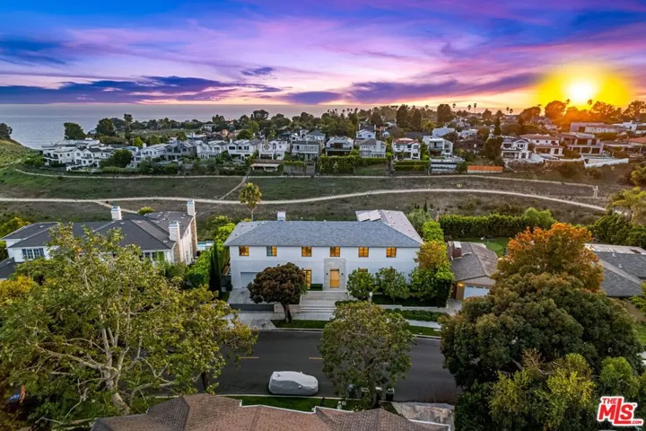 623 Alma Real Drive, Pacific Palisades, California 90272