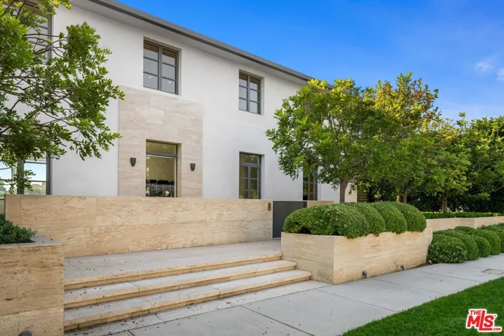 623 Alma Real Drive, Pacific Palisades, California 90272