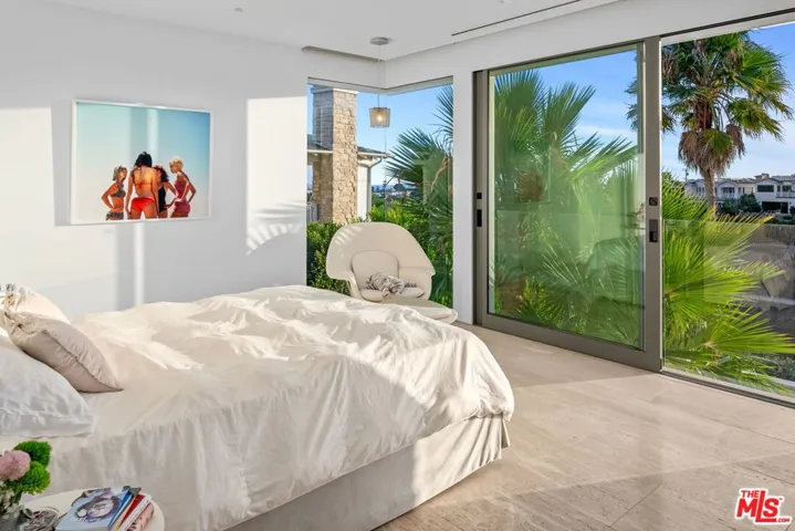 623 Alma Real Drive, Pacific Palisades, California 90272