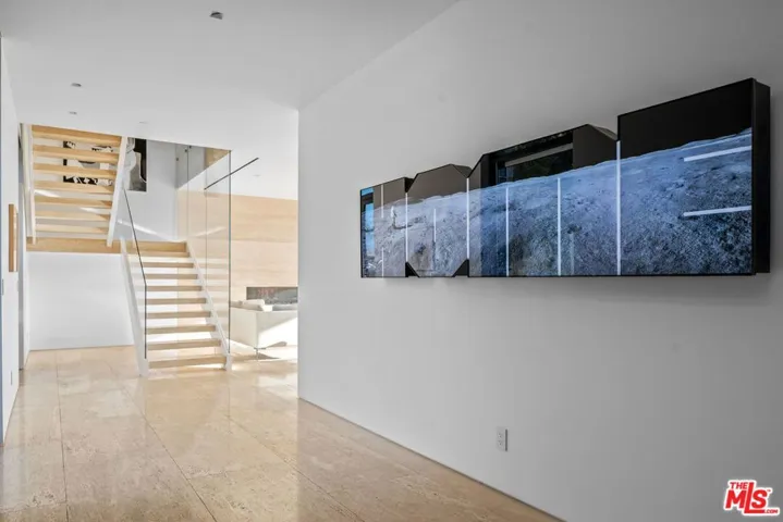 623 Alma Real Drive, Pacific Palisades, California 90272