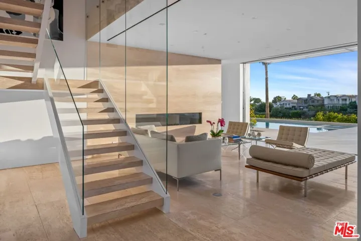 623 Alma Real Drive, Pacific Palisades, California 90272