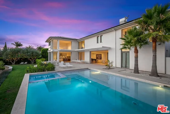 623 Alma Real Drive, Pacific Palisades, California 90272